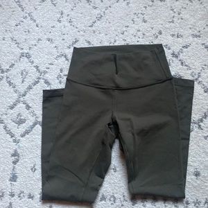 Lululemon Wunder under legging olive size 6